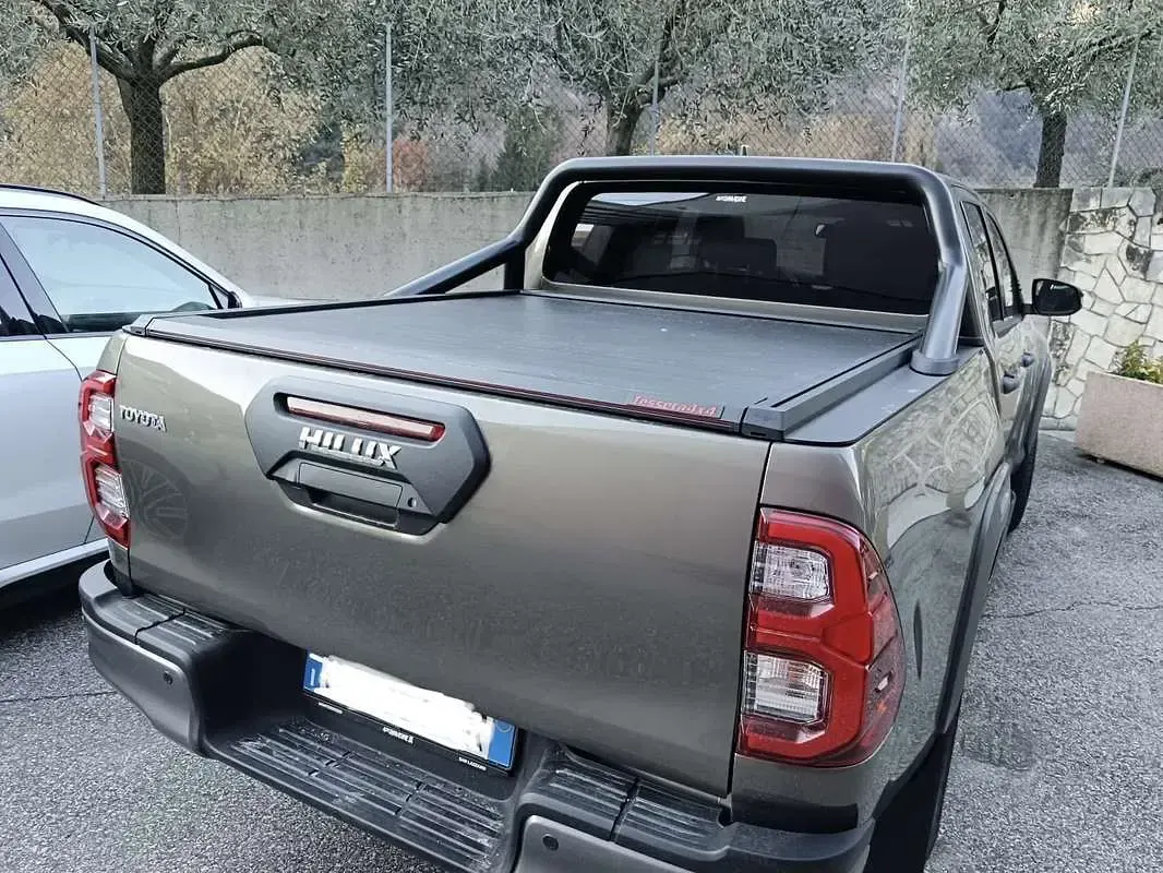 Usata Toyota HiLux 204 CV (150 kW) 2024 Pick-up