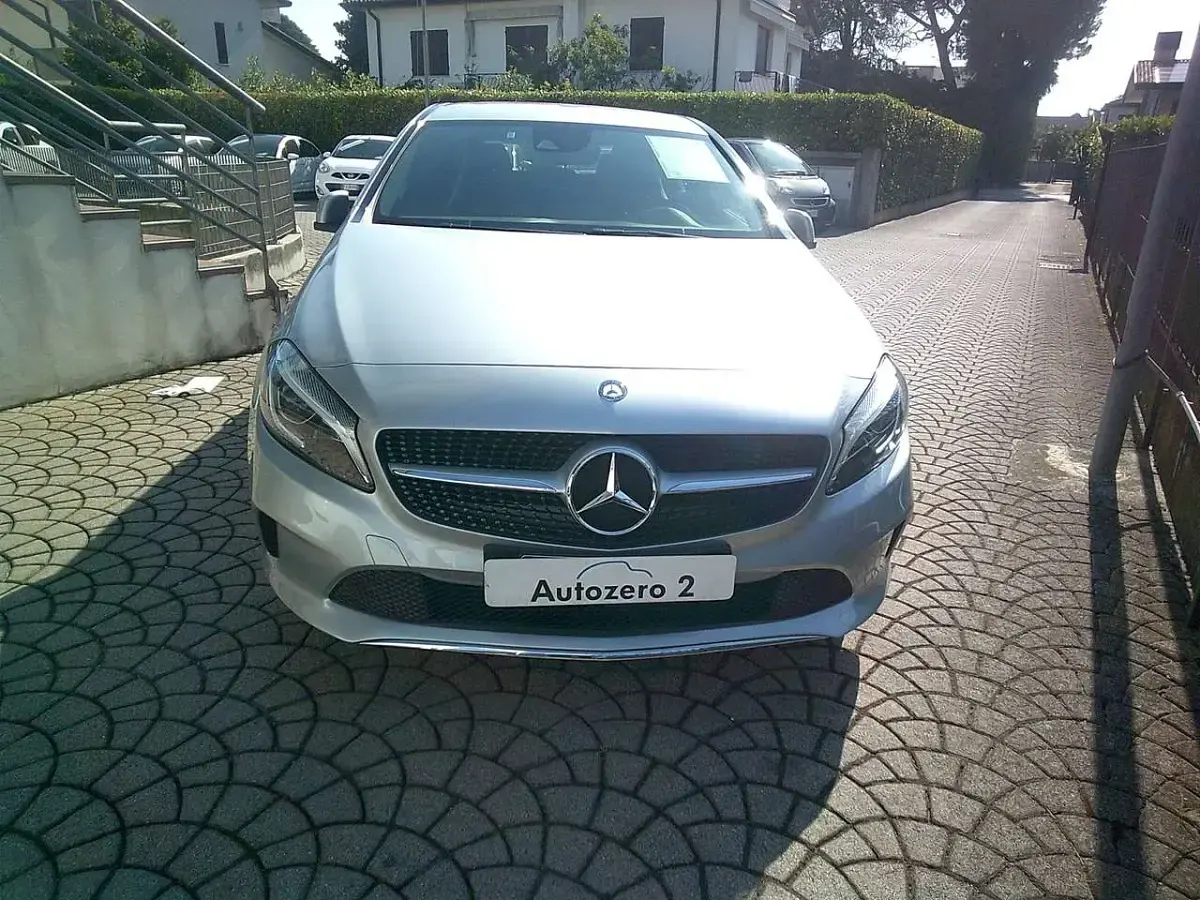 Usata Mercedes A200 136 CV (100 kW) 2018 Argento met Berlina