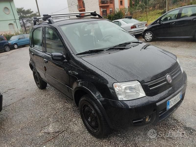 Usata Fiat Panda 4x4 69 CV (50 kW) 2009 Nero Utilitaria