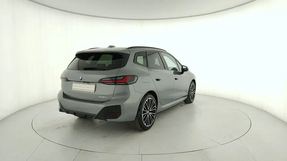 Gebraucht BMW 218 Active Tourer M Sport 150 PS (110 kW) 2025 Grau Van / Kleinbus