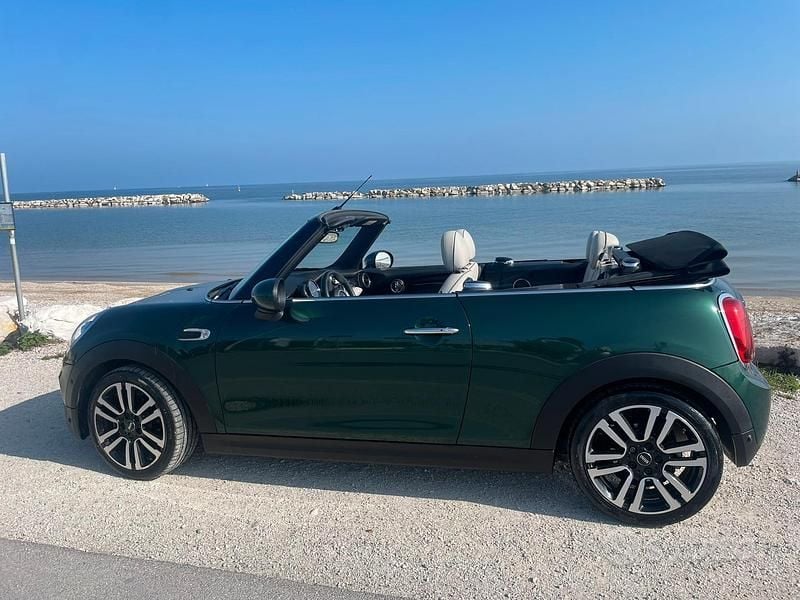 Usata Mini Cooper D Cabriolet 111 CV (81 kW) 2018 Verde Cabrio