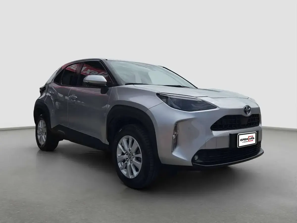 Usata Toyota Yaris Cross Business Edition 92 CV (67 kW) 2022 Argento SUV