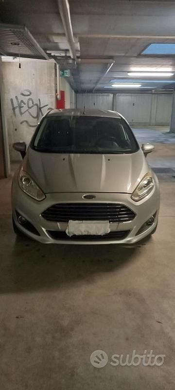 Usata Ford Fiesta Titanium 97 CV (71 kW) 2014 Grigio Berlina