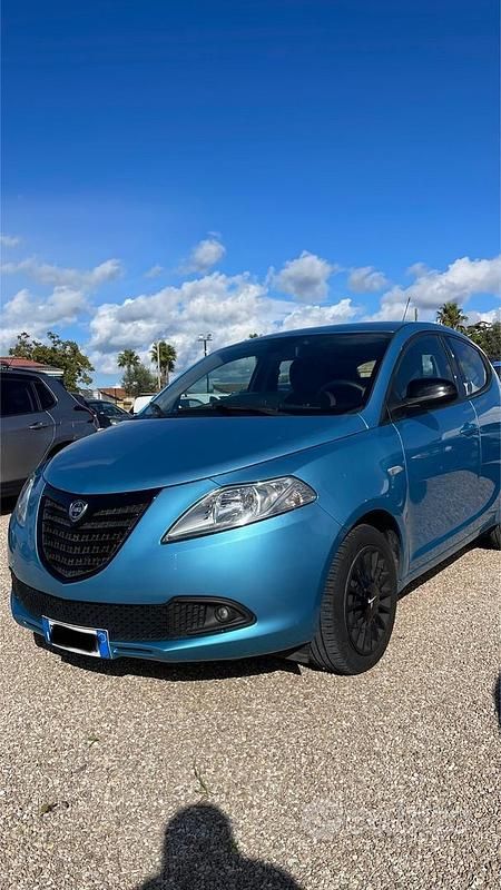 Usata Lancia Ypsilon Silver 69 CV (50 kW) 2015 Blu Utilitaria