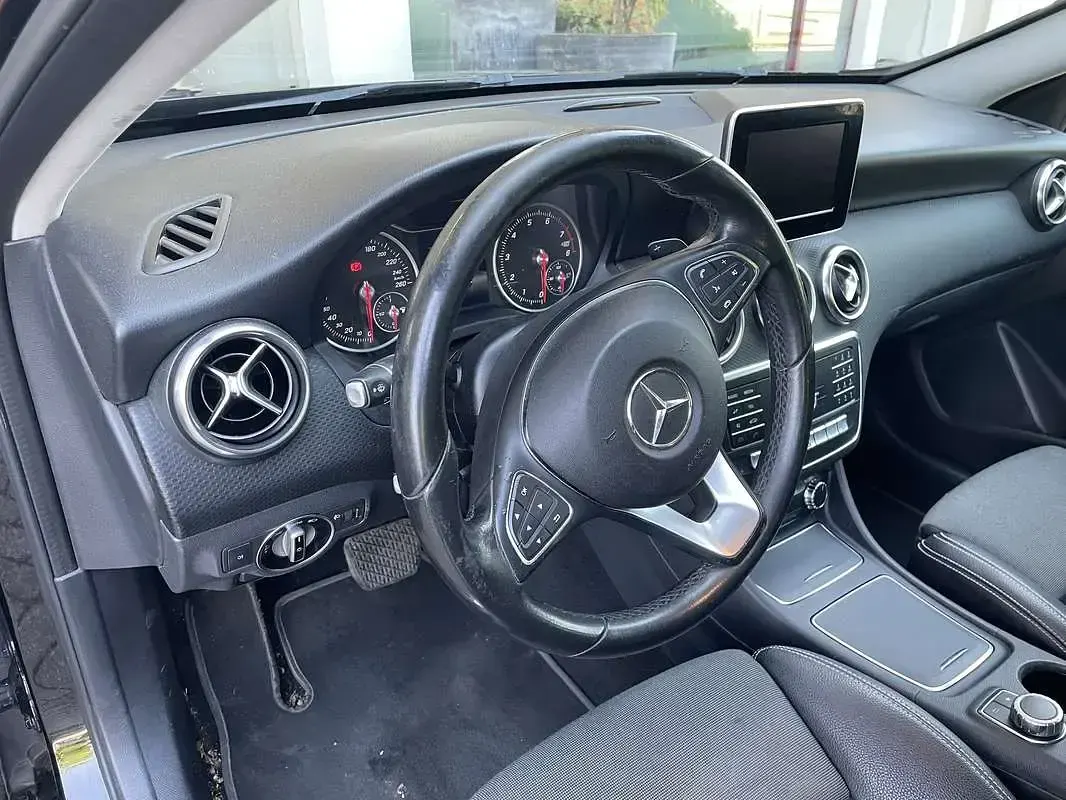 Usata Mercedes A180 Premium 122 CV (89 kW) 2019 Berlina