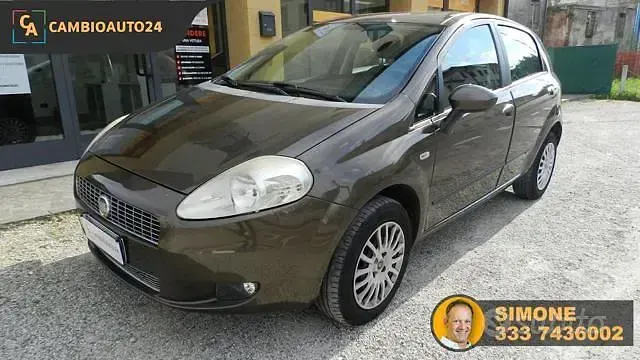 Usado Fiat Grande Punto Active 77 HP (56 kW) 2009 Castanho Citadino