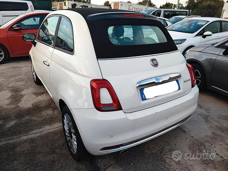 Usado Fiat 500C Dolcevita 69 CV (50 kW) 2022 Blanco Descapotable