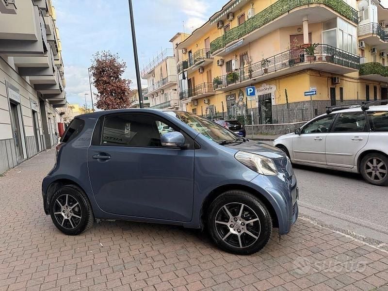 Usata Toyota iQ Lounge 90 CV (66 kW) 2012 Blu Utilitaria