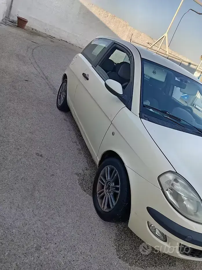 Usata Lancia Ypsilon 80 CV (58 kW) 2006 Giallo Utilitaria