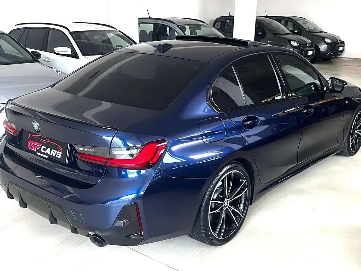 Usata BMW 330 M Sport 258 CV (189 kW) 2023 Blu/azzurro Berlina
