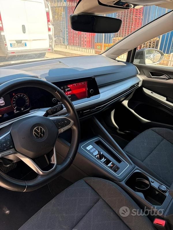 Begagnad VW Golf VIII 116 HK (85 kW) 2021 Svart Sedan