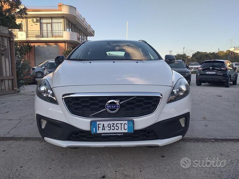 Usata Volvo V40 CC Momentum 120 CV (88 kW) 2015 Bianco Station wagon