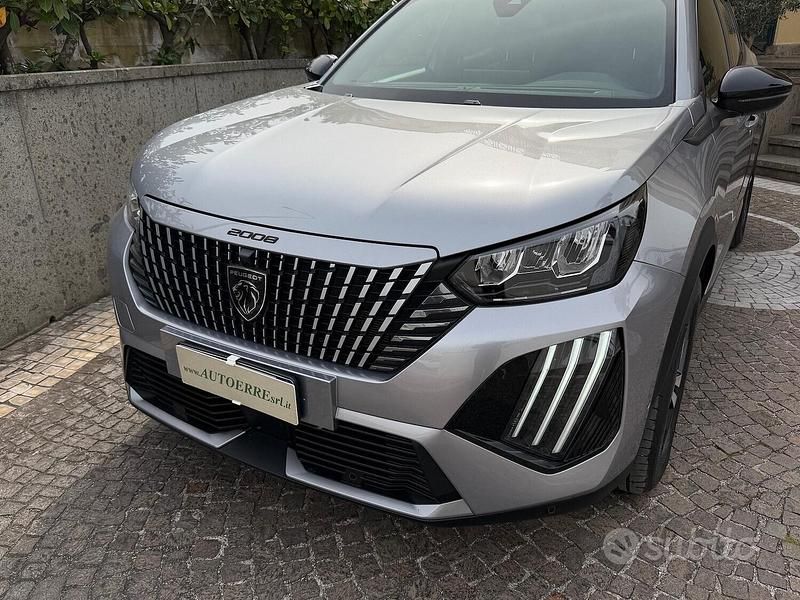 Usata Peugeot 2008 Allure 131 CV (96 kW) 2023 Grigio SUV
