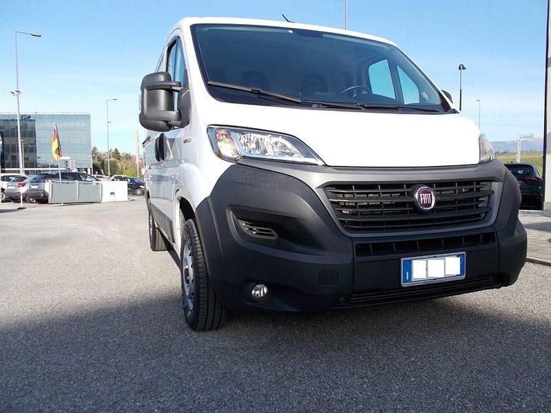 Usata Fiat Ducato 120 CV (88 kW) 2021 Bianco / pastello Furgone