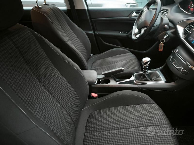 Usata Peugeot 308 131 CV (96 kW) 2018 Blu Station wagon