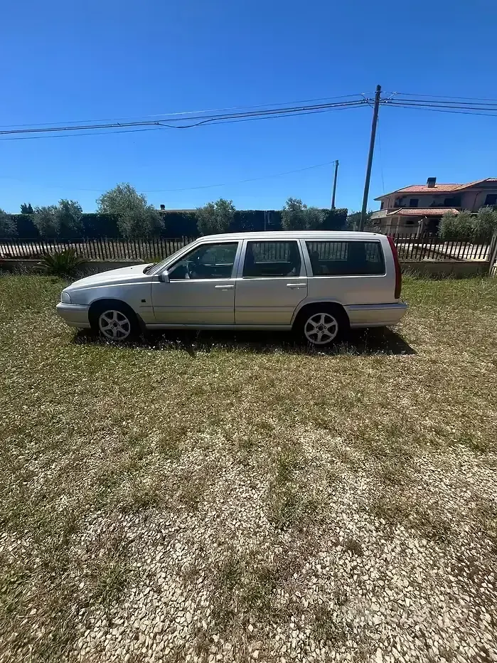 Usata Volvo V70 140 CV (102 kW) 2000 Grigio Station wagon