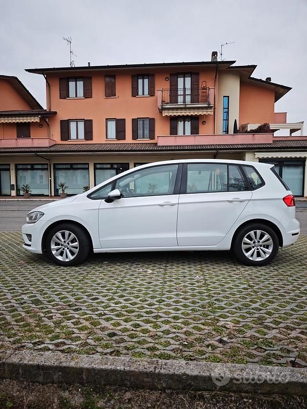 Usata VW Golf Sportsvan Sportline 110 CV (80 kW) 2014 Bianco Monovolume