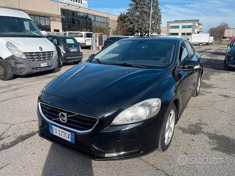 Usata Volvo V40 114 CV (83 kW) 2014 Nero Berlina