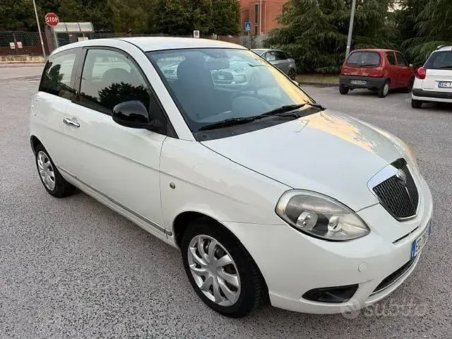 Usata Lancia Ypsilon 69 CV (50 kW) 2011 Bianco Utilitaria