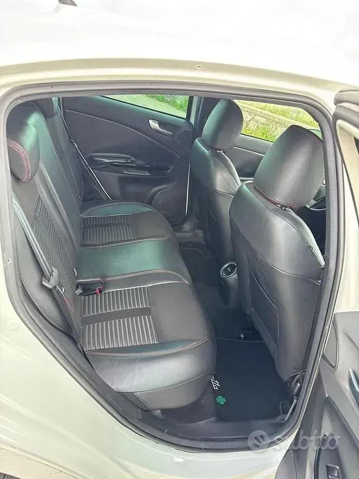 Usata Alfa Romeo Giulietta Quadrifoglio 2011 Bianco Utilitaria
