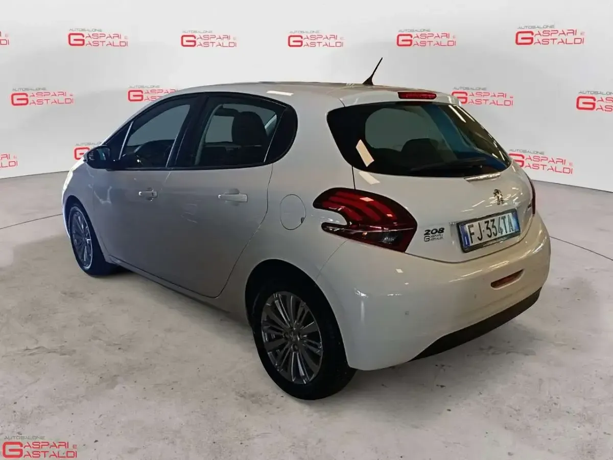 Usata Peugeot 208 Allure 82 CV (60 kW) 2017 Bianco Utilitaria