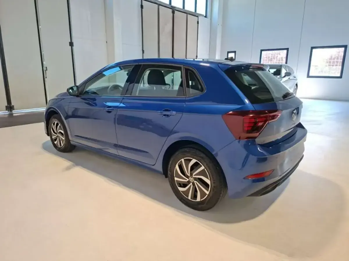 Usata VW Polo Life 95 CV (69 kW) 2025 Blu/azzurro Utilitaria