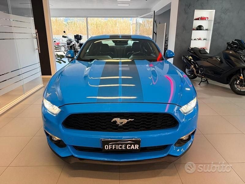 Usata Ford Mustang Fastback 317 CV (233 kW) 2018 Blu Coupé