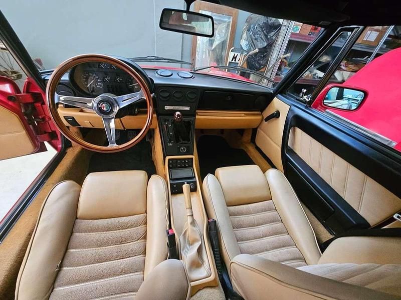 Usata Alfa Romeo Spider 122 CV (89 kW) 1991 Rosso Cabrio