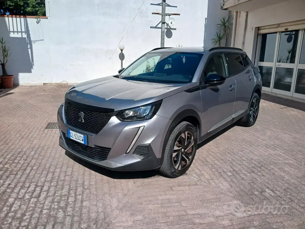 Usata Peugeot 2008 101 CV (74 kW) 2022 Grigio SUV