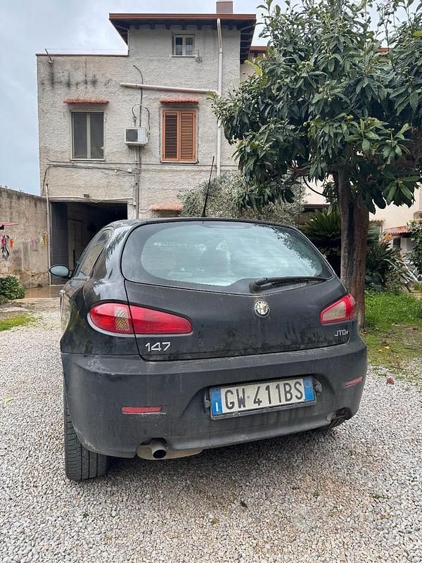 Usata Alfa Romeo 147 Distinctive 140 CV (102 kW) 2006 Nero Utilitaria