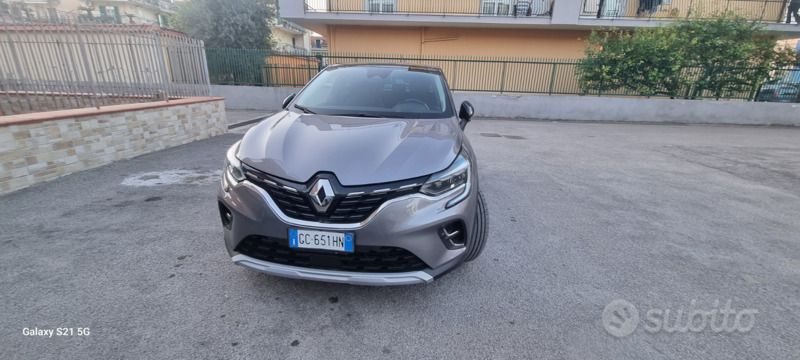 Usata Renault Captur 101 CV (74 kW) 2020 Grigio SUV