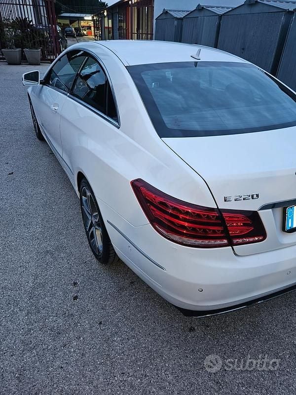 Usata Mercedes E220 Premium 170 CV (125 kW) 2016 Bianco Coupé