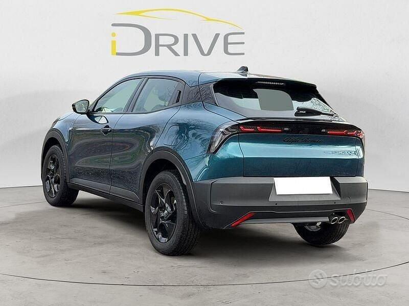 Usata Alfa Romeo Junior 145 CV (106 kW) 2025 Blu/azzurro SUV