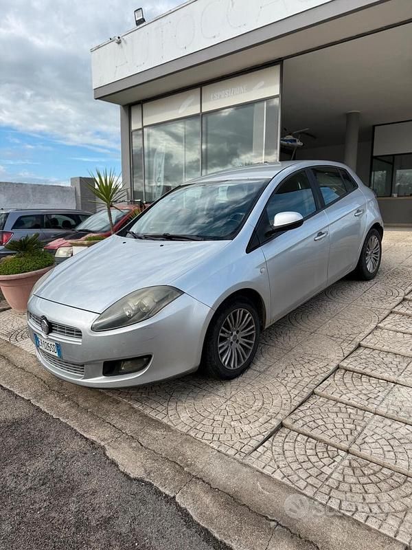 Usata Fiat Bravo 120 CV (88 kW) 2011 Giallo Utilitaria