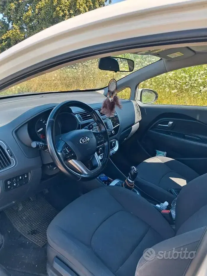 Usata Kia Rio 75 CV (55 kW) 2015 Bianco Berlina