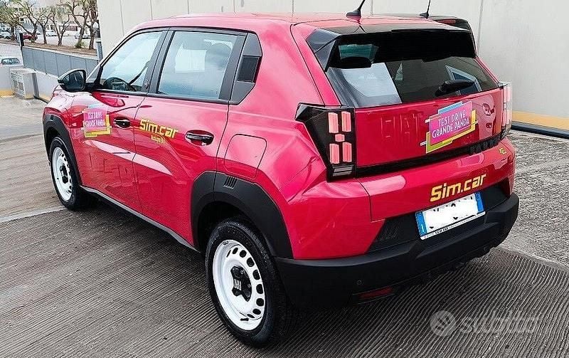 Usata Fiat Grande Panda Red 97 kW (132 CV) 2025 Rosso Utilitaria