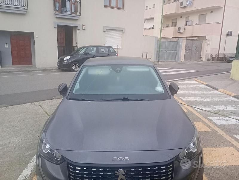 Usata Peugeot 208 102 CV (75 kW) 2022 Grigio Utilitaria