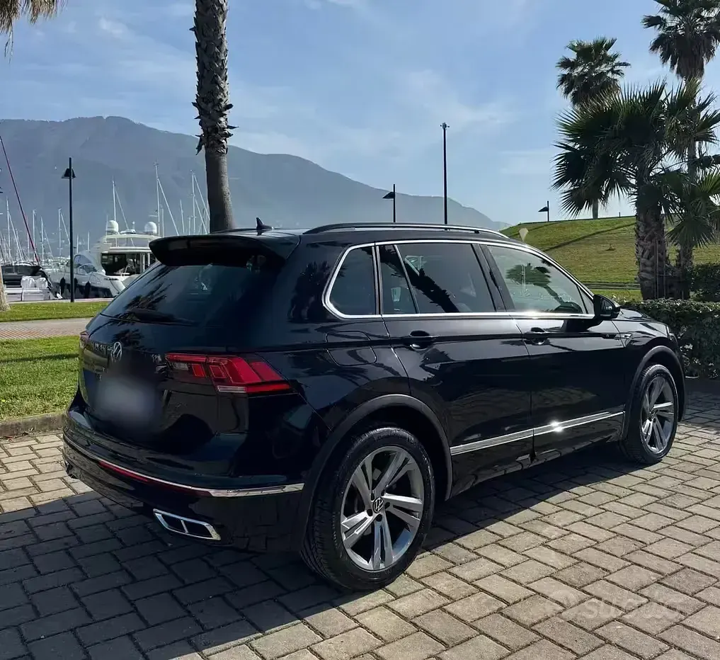 Usata VW Tiguan R-line 150 CV (110 kW) 2023 Nero SUV