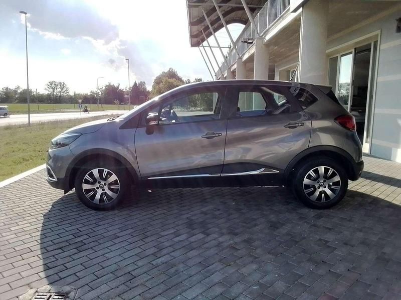 Usata Renault Captur 90 CV (66 kW) 2017 Grigio scuro metallizzato SUV