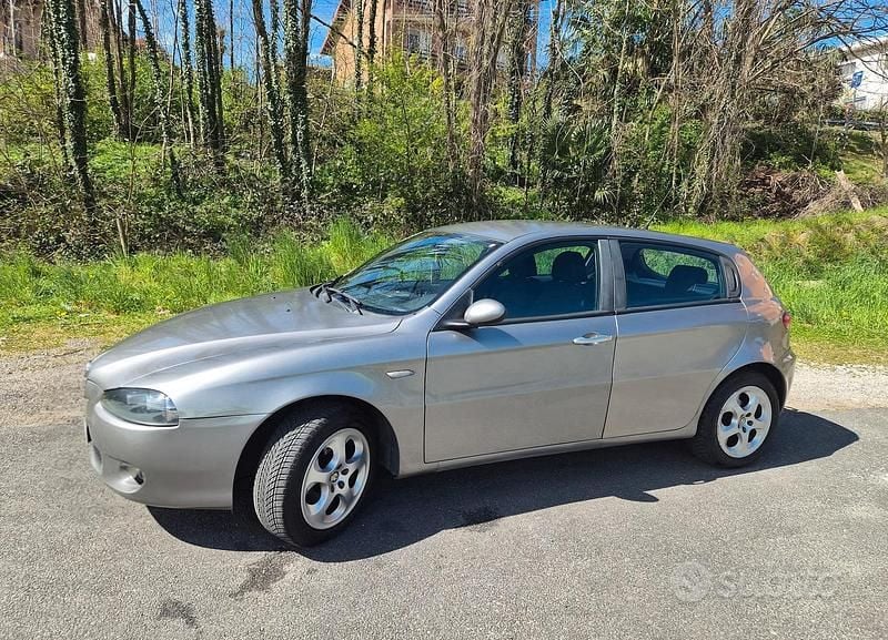 Usata Alfa Romeo 147 120 CV (88 kW) 2008 Grigio Utilitaria