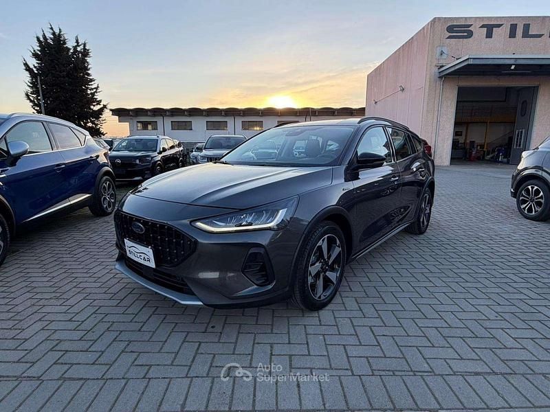 Usado Ford Focus Active 125 CV (91 kW) 2023 Gris Familiar