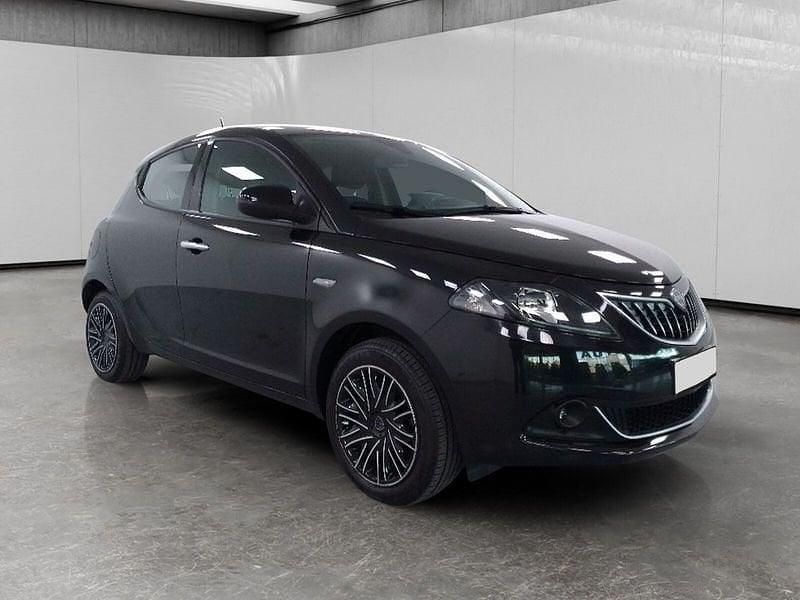 Usata Lancia Ypsilon Gold 70 CV (51 kW) 2022 Nero Utilitaria