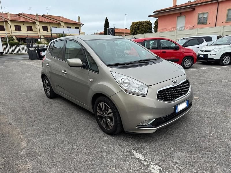 Usata Kia Venga 90 CV (66 kW) 2016 Grigio Utilitaria