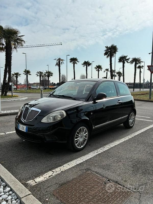 Usata Lancia Ypsilon 69 CV (50 kW) 2011 Nero Utilitaria