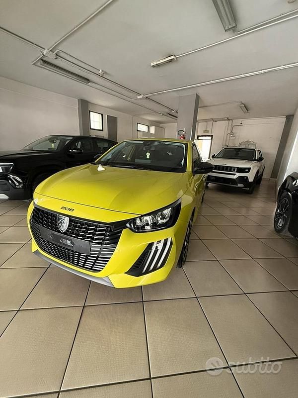 Usata Peugeot 208 2024 Verde Utilitaria