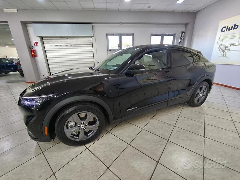 Usata Ford Mustang Mach-E 199 kW (271 CV) 2023 Nero SUV