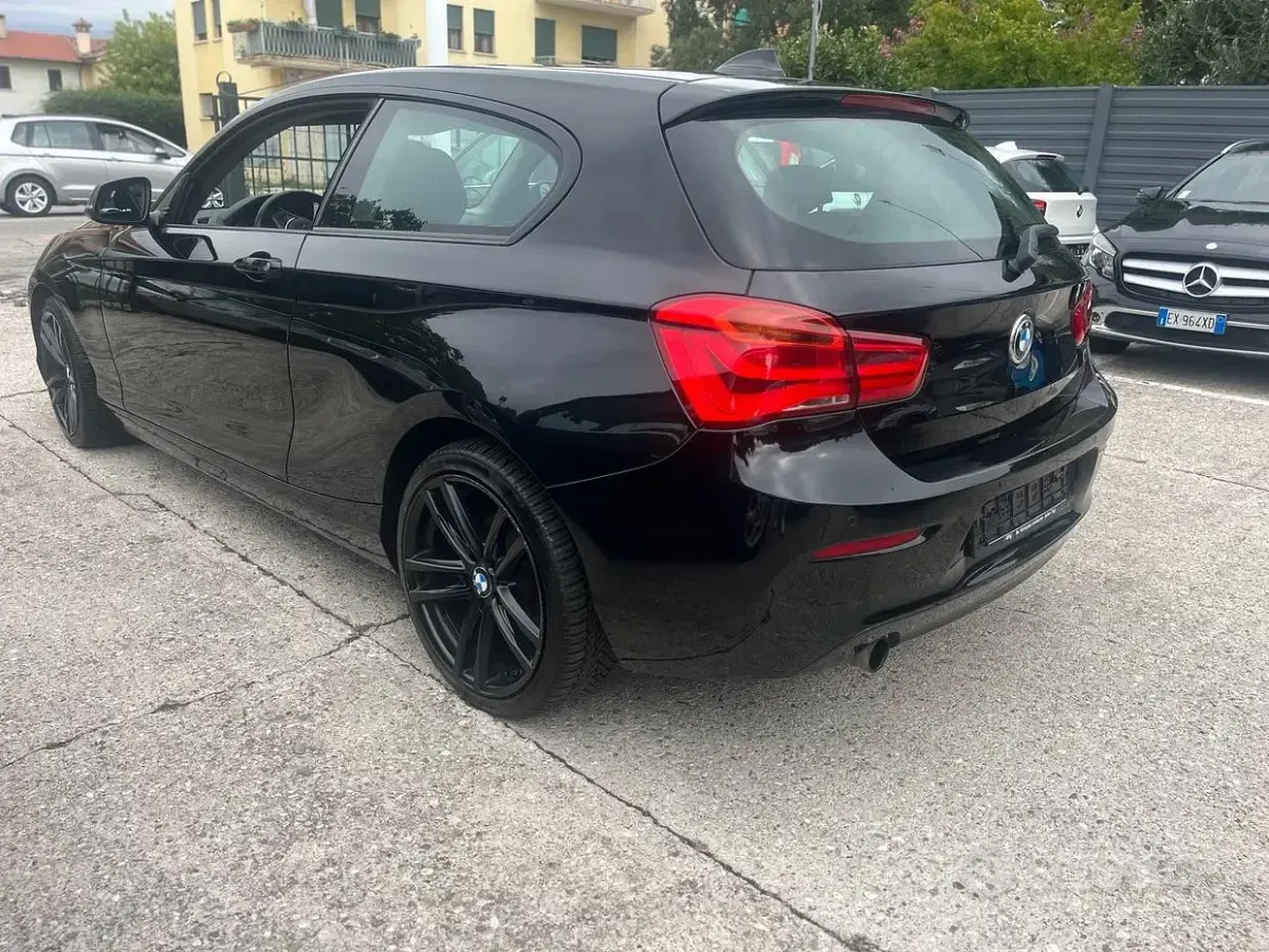 Usata BMW 116 Sport Line 109 CV (80 kW) 2016 Nero Utilitaria