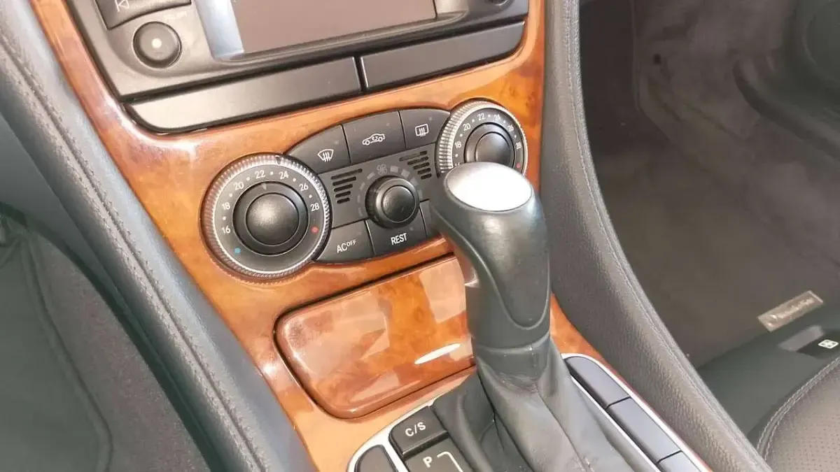 Usata Mercedes SL350 245 CV (180 kW) 2006 Argento Cabrio