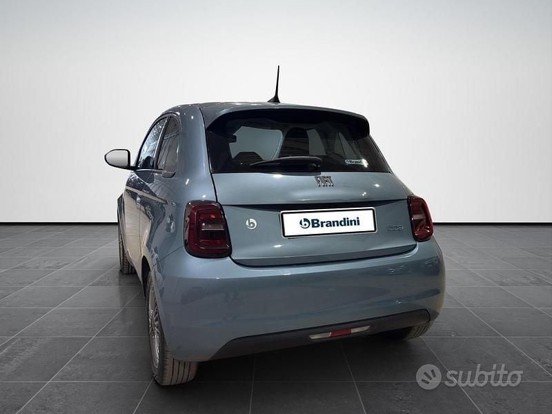 Usata Fiat 500e Icon 85 kW (116 CV) 2021 Blu marine Cabrio