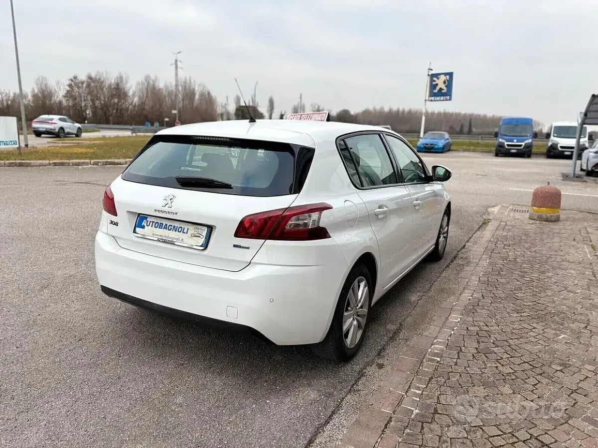 Usata Peugeot 308 Active 110 CV (80 kW) 2017 Bianco Berlina